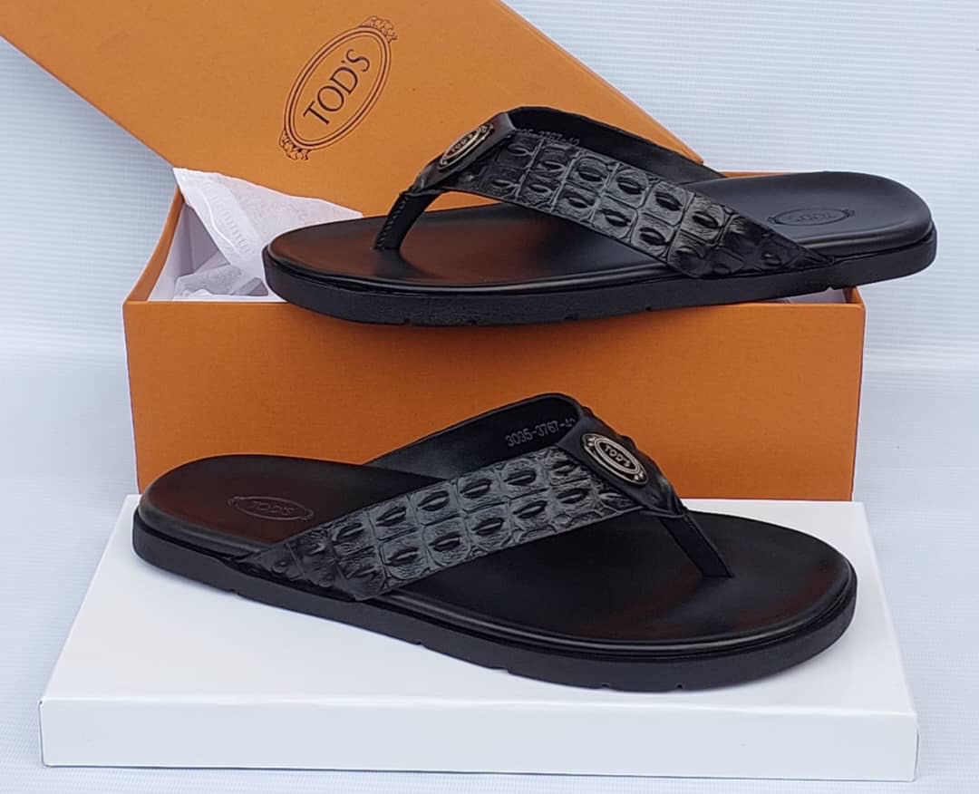 Chic Men's Slippers (Stylish, Long-lasting, Fashion-forward, On-trend)