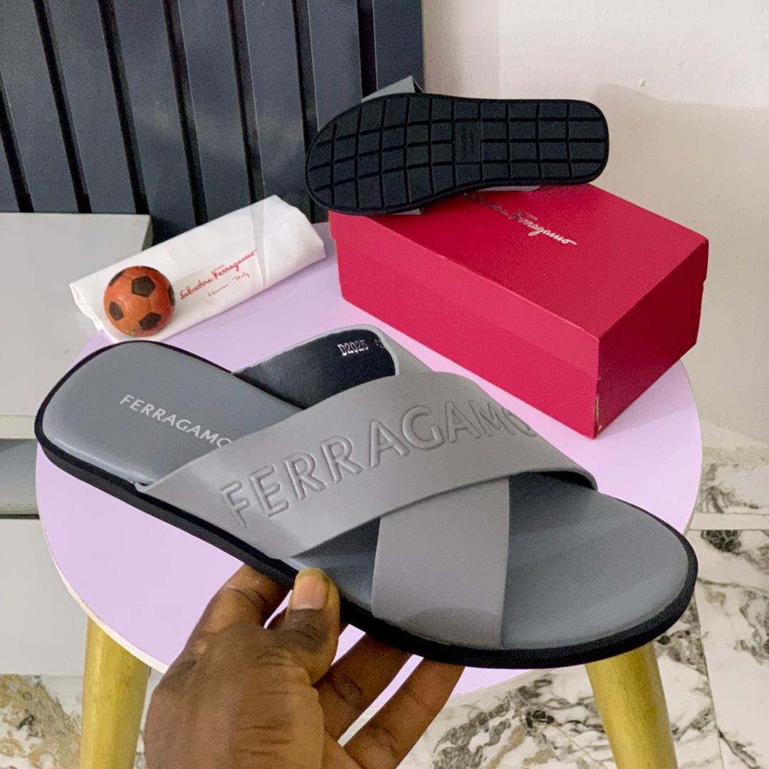 Trendy Men's Slippers (Chic, Sophisticated, Stylish, Long-lasting)