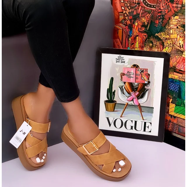 _Chic and Durable Women's Slippers (Elegant and Trendy)