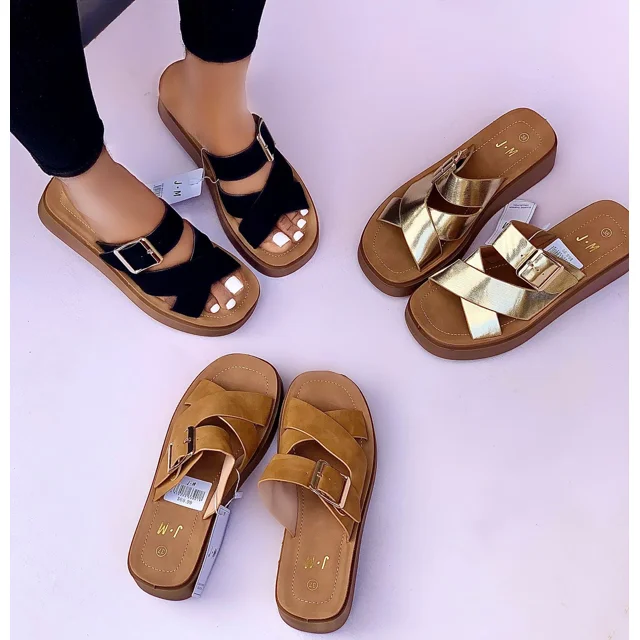 _Chic and Durable Women's Slippers (Elegant and Trendy)