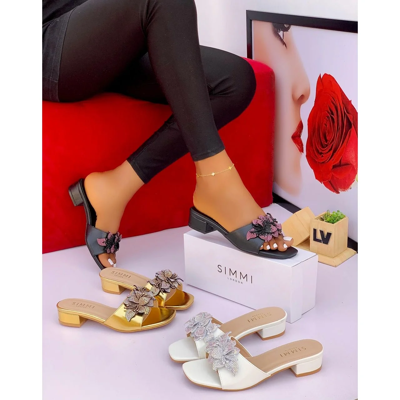 _Chic and Durable Women's Slippers (Trendy, Fashionable, Elegant)