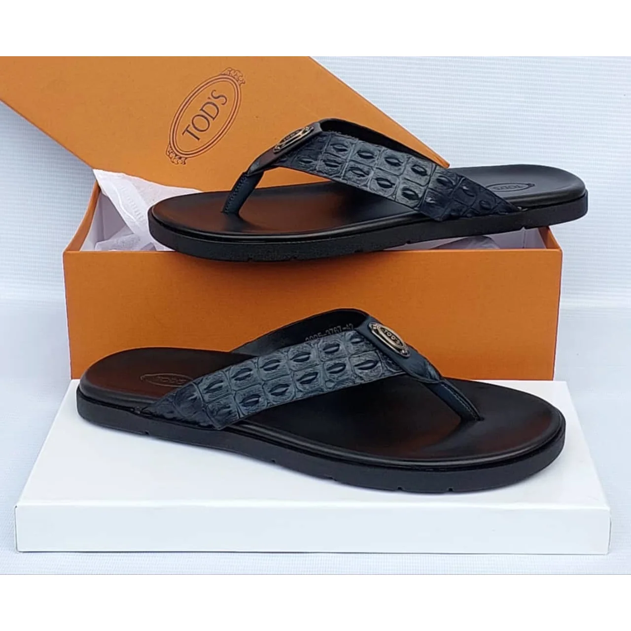 _Chic Men's Slippers (Stylish, Long-lasting, Fashion-forward, On-trend)