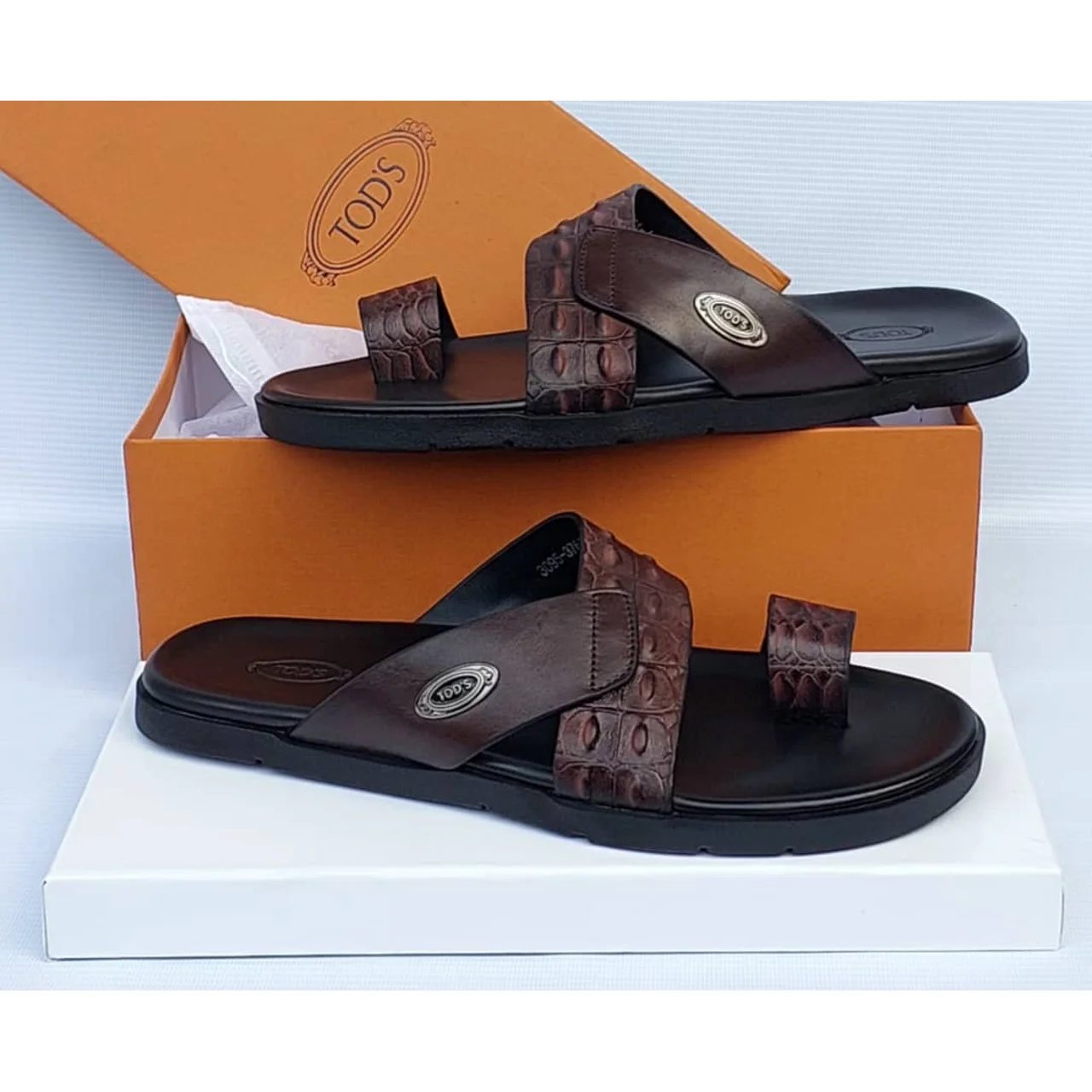 _Chic Men’s Slippers (Trendy, Durable, Elegant, Stylish)