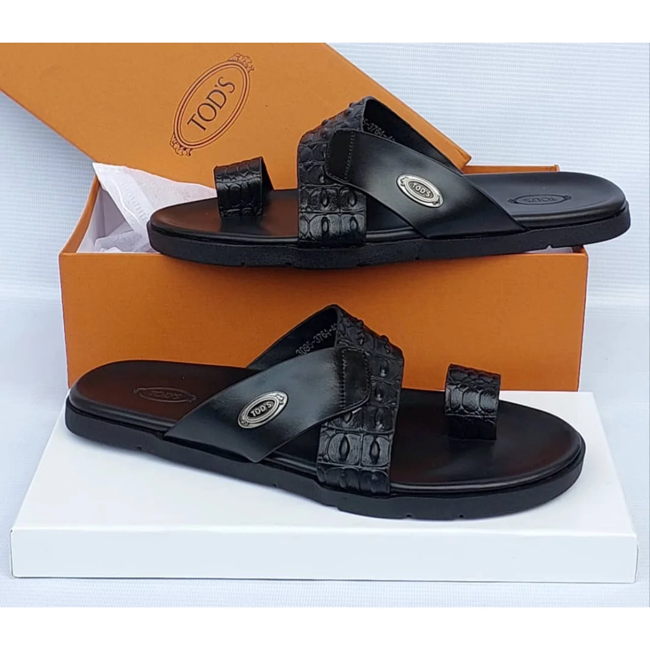 _Chic Men’s Slippers (Trendy, Durable, Elegant, Stylish)