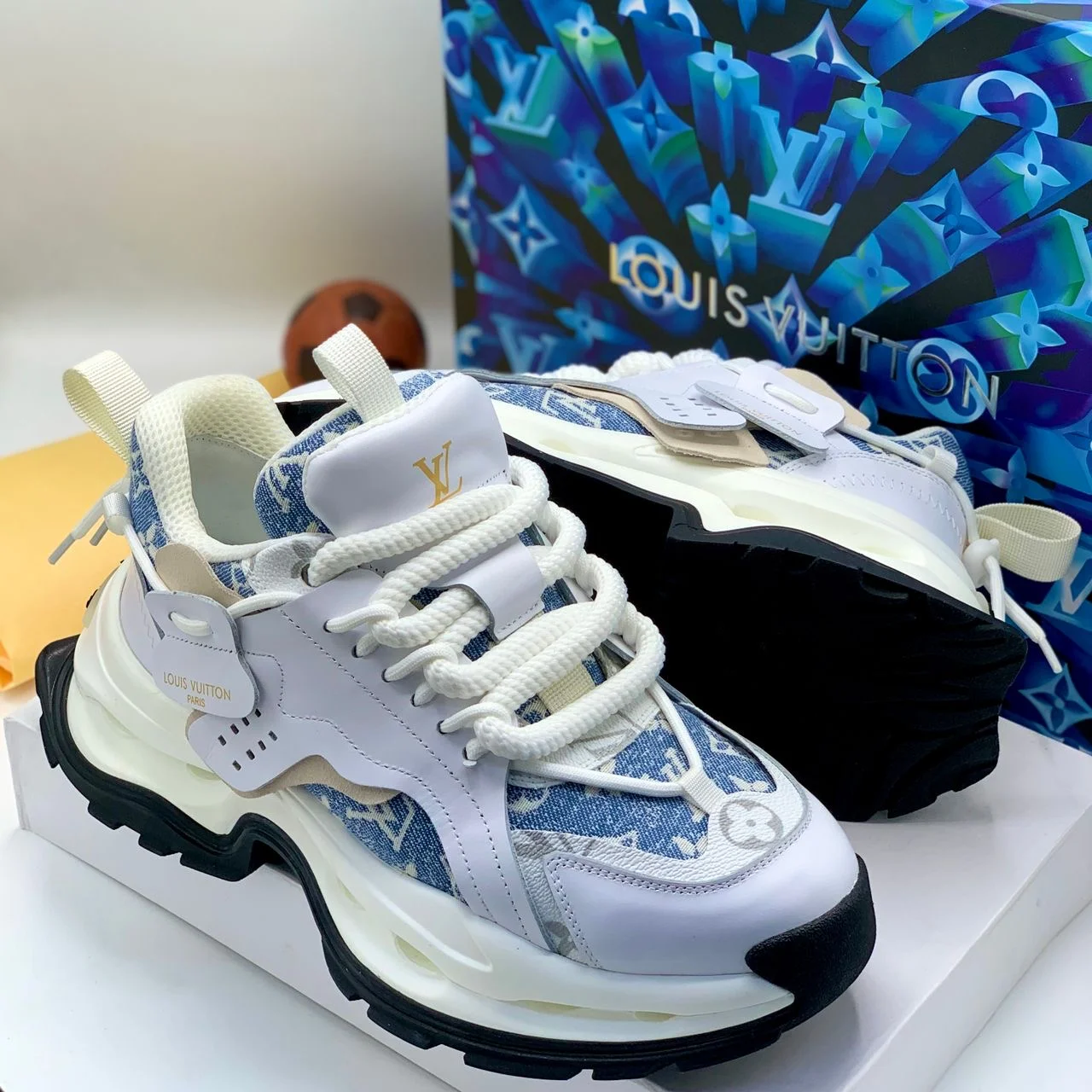 _Chic Men's Sneakers (Distinctive Design, Fashion-Forward, Durable, Sophisticated, Trendy)