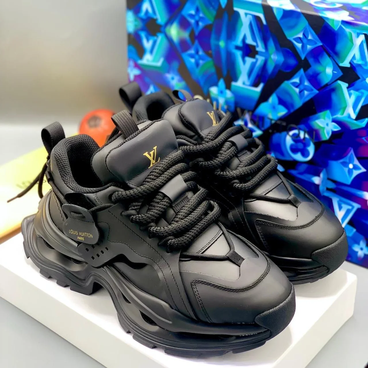 _Chic Men's Sneakers (Distinctive Design, Fashion-Forward, Durable, Sophisticated, Trendy)