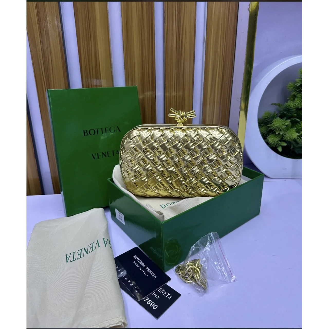 _Chic Women's Clutch Bag (Fashionable, Durable, Stylish, Classy, Trendy)