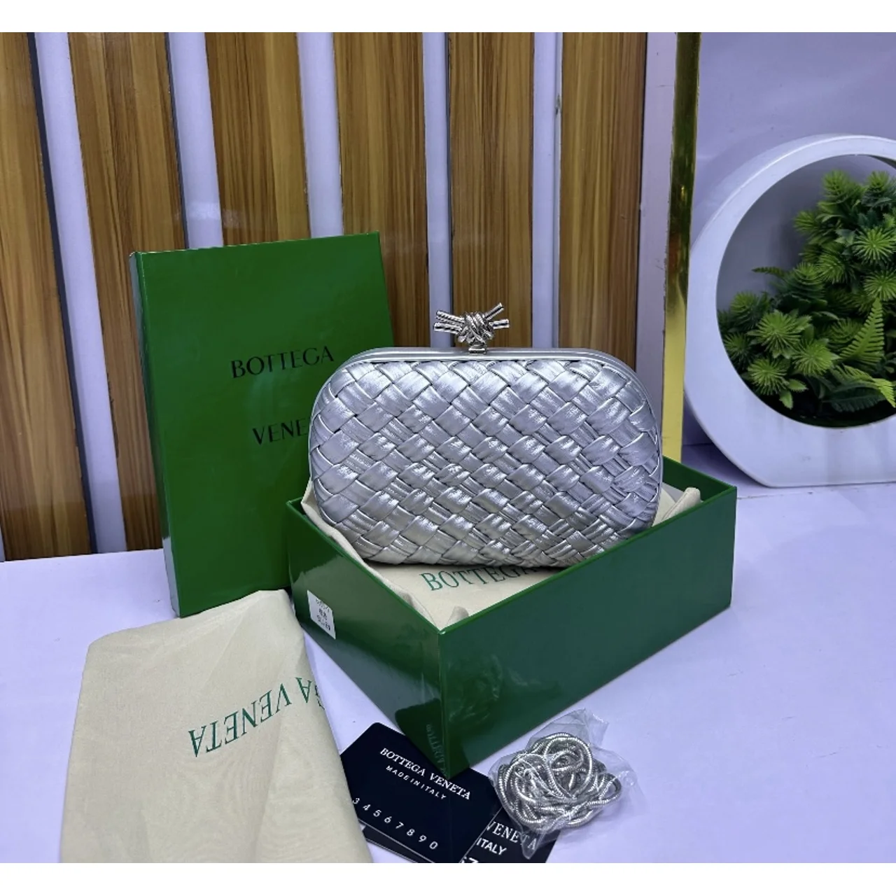 _Chic Women's Clutch Bag (Fashionable, Durable, Stylish, Classy, Trendy)