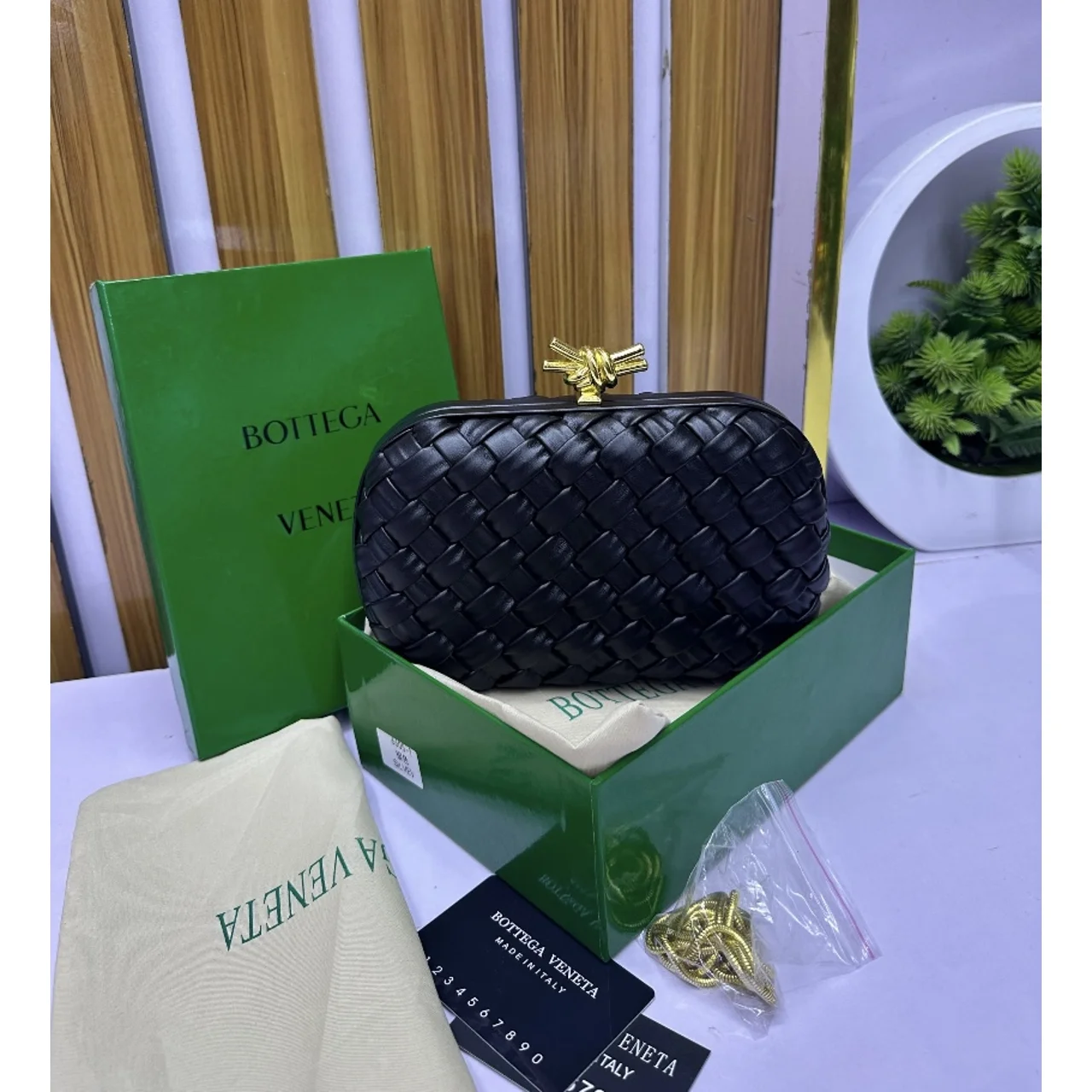 _Chic Women's Clutch Bag (Fashionable, Durable, Stylish, Classy, Trendy)