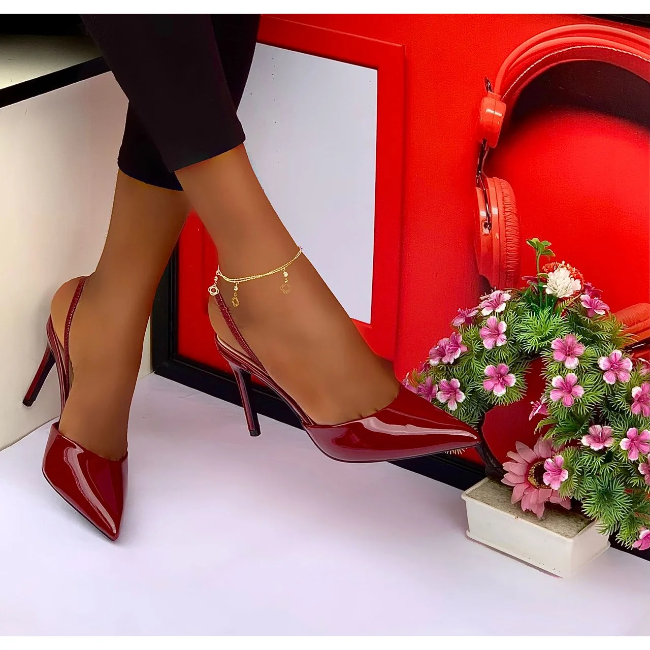 _Chic Women's Footwear (Sophisticated, Fashionable, Timeless, Durable, On-Trend)