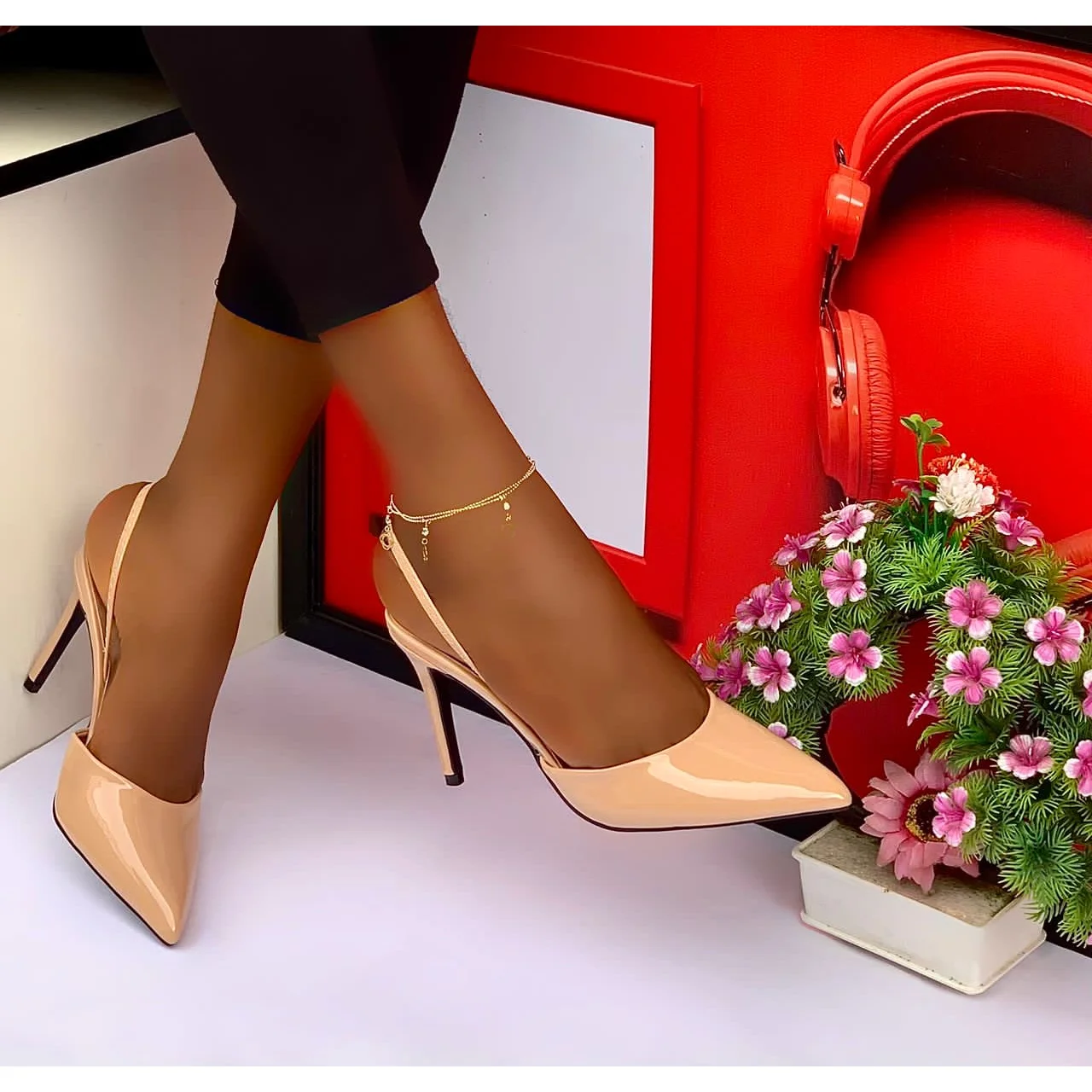 _Chic Women's Footwear (Sophisticated, Fashionable, Timeless, Durable, On-Trend)