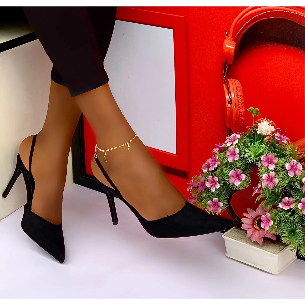 _Chic Women's Footwear (Sophisticated, Fashionable, Timeless, Durable, On-Trend)