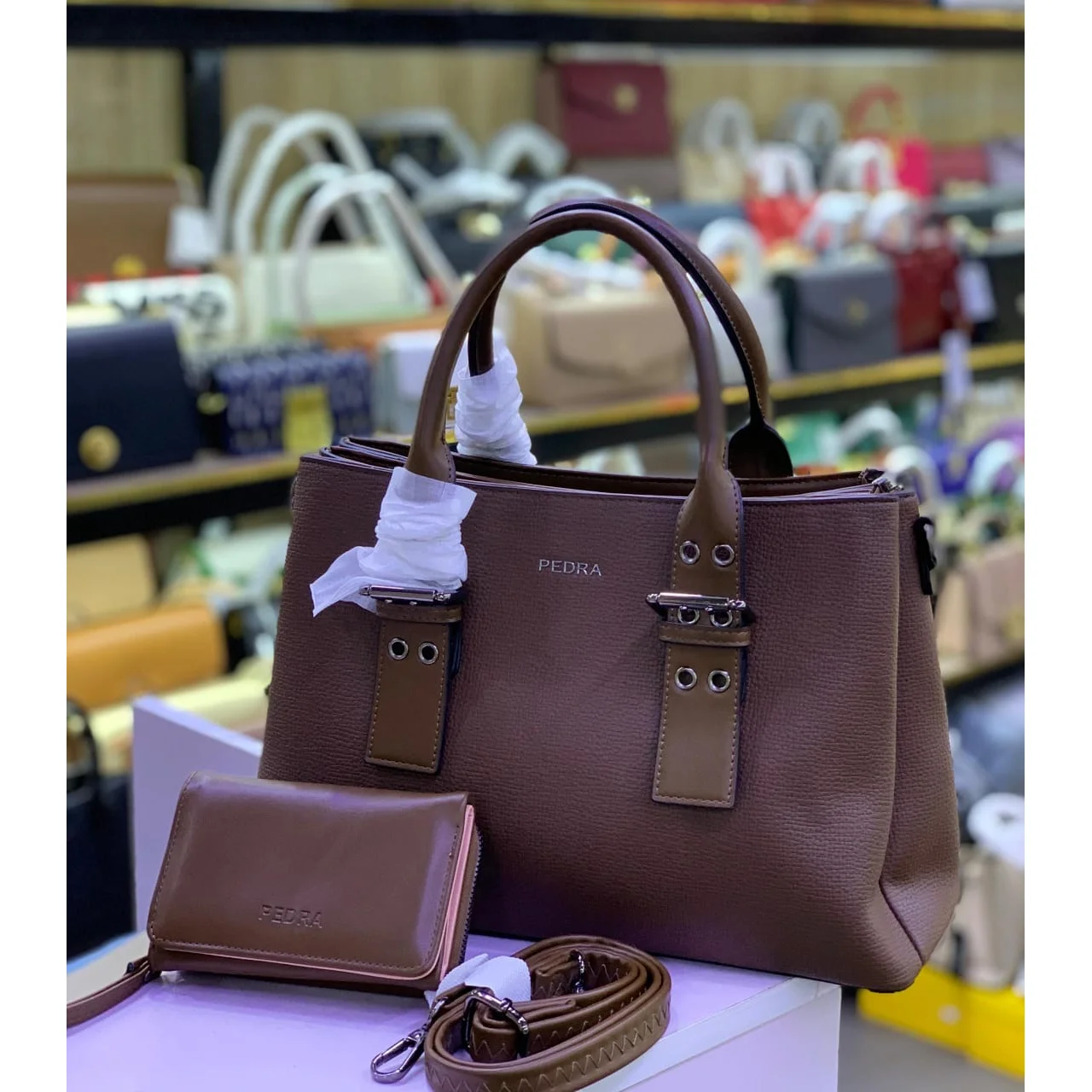 _Chic Women's Handbag (Sophisticated, Fashionable, High-Quality Leather, Long-Lasting)