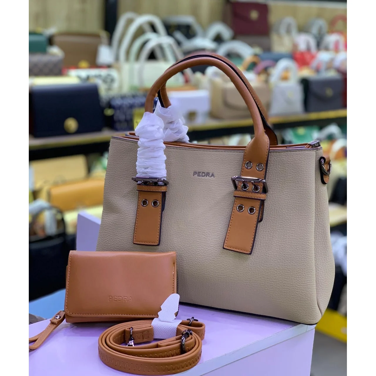 _Chic Women's Handbag (Sophisticated, Fashionable, High-Quality Leather, Long-Lasting)
