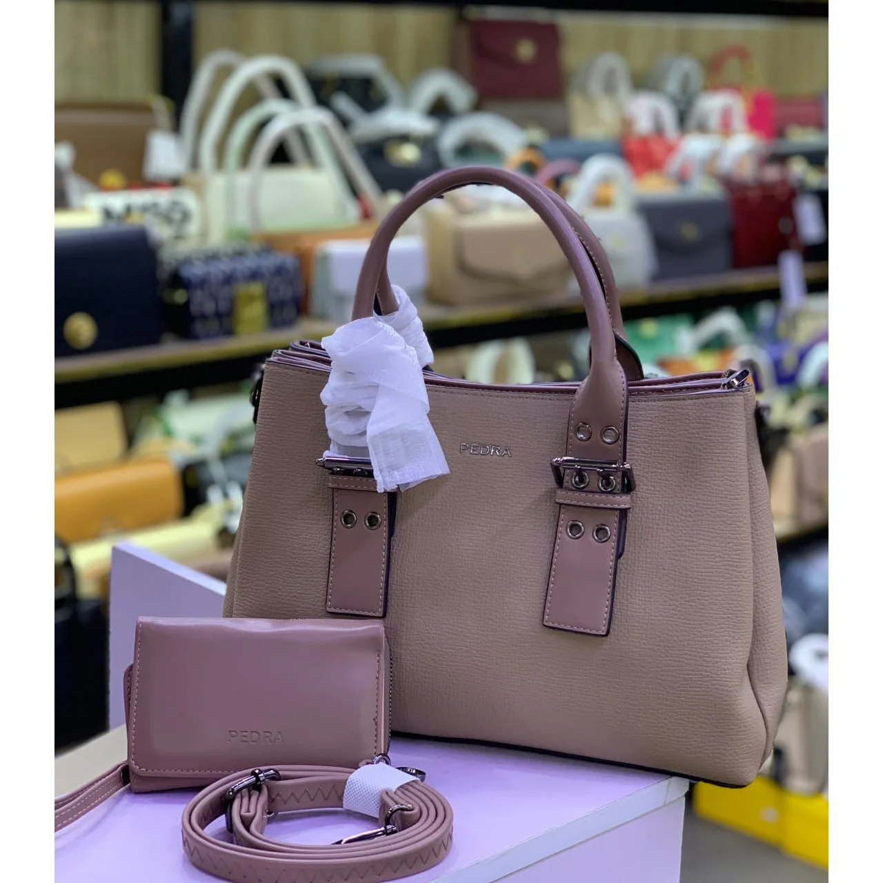 _Chic Women's Handbag (Sophisticated, Fashionable, High-Quality Leather, Long-Lasting)