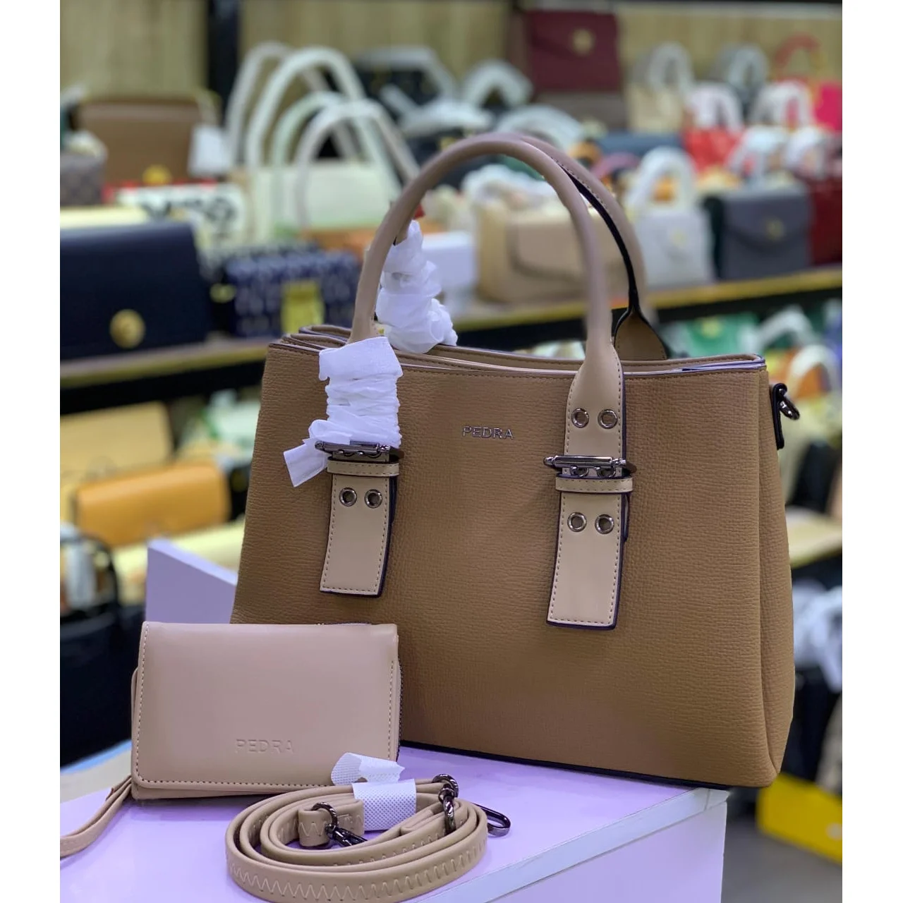 _Chic Women's Handbag (Sophisticated, Fashionable, High-Quality Leather, Long-Lasting)