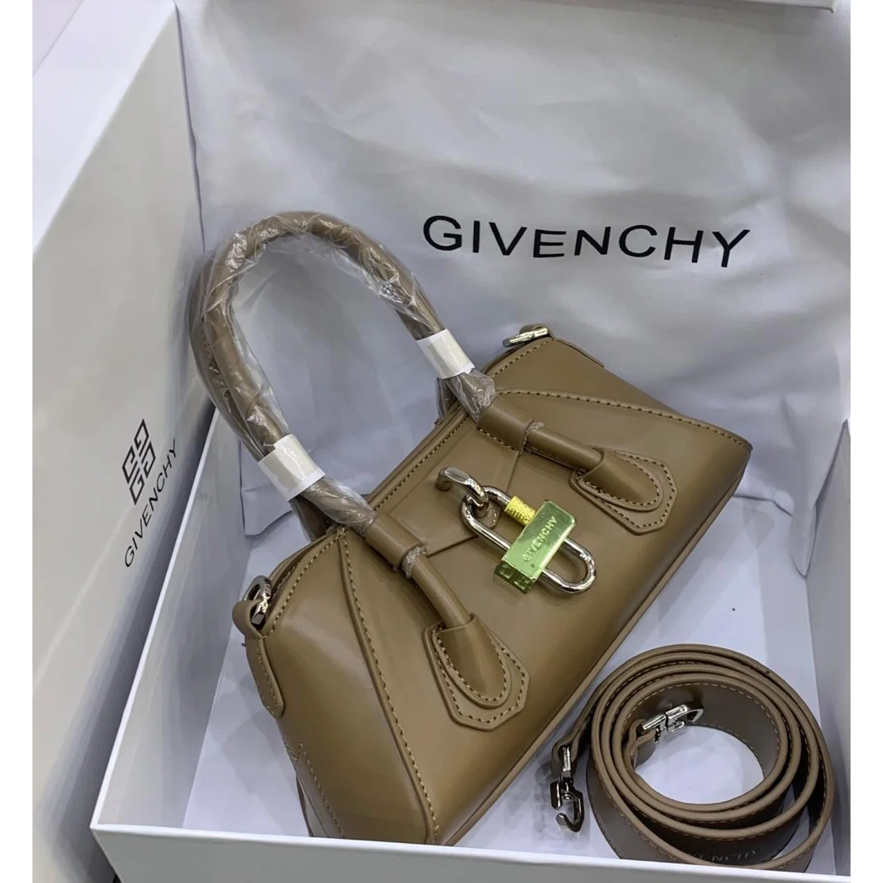 _Chic Women's Handbag (Sophisticated, Sturdy, Trendy, Classy, Stylish)