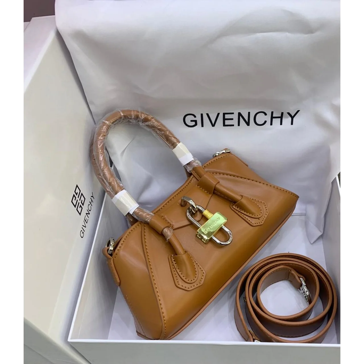 _Chic Women's Handbag (Sophisticated, Sturdy, Trendy, Classy, Stylish)