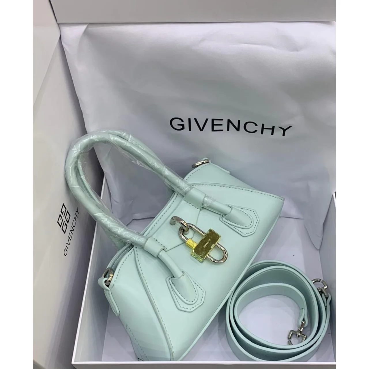 _Chic Women's Handbag (Sophisticated, Sturdy, Trendy, Classy, Stylish)