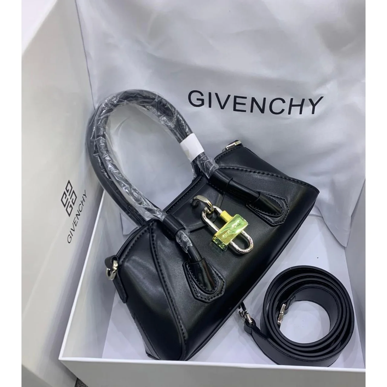 _Chic Women's Handbag (Sophisticated, Sturdy, Trendy, Classy, Stylish)