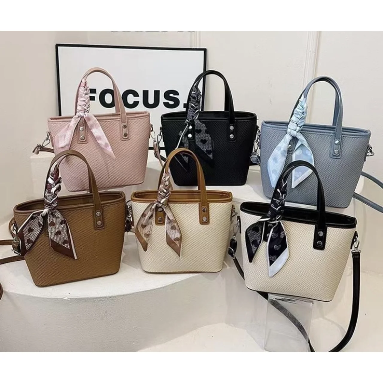 _Chic Women's Handbag (Stylish, Fashion-Forward, Durable, Sophisticated)