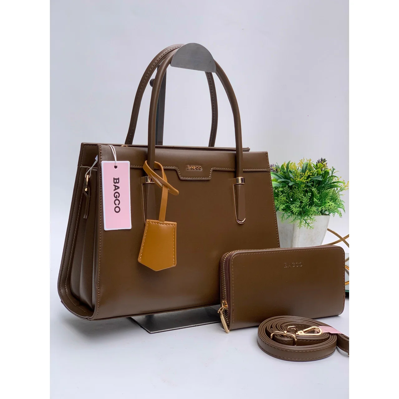 _Chic Women's Handbag (Stylish, Sophisticated, Long-lasting, Trendy)