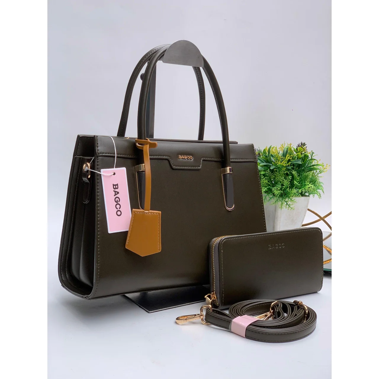 _Chic Women's Handbag (Stylish, Sophisticated, Long-lasting, Trendy)