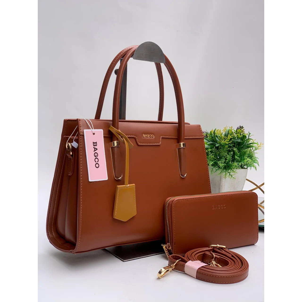 _Chic Women's Handbag (Stylish, Sophisticated, Long-lasting, Trendy)