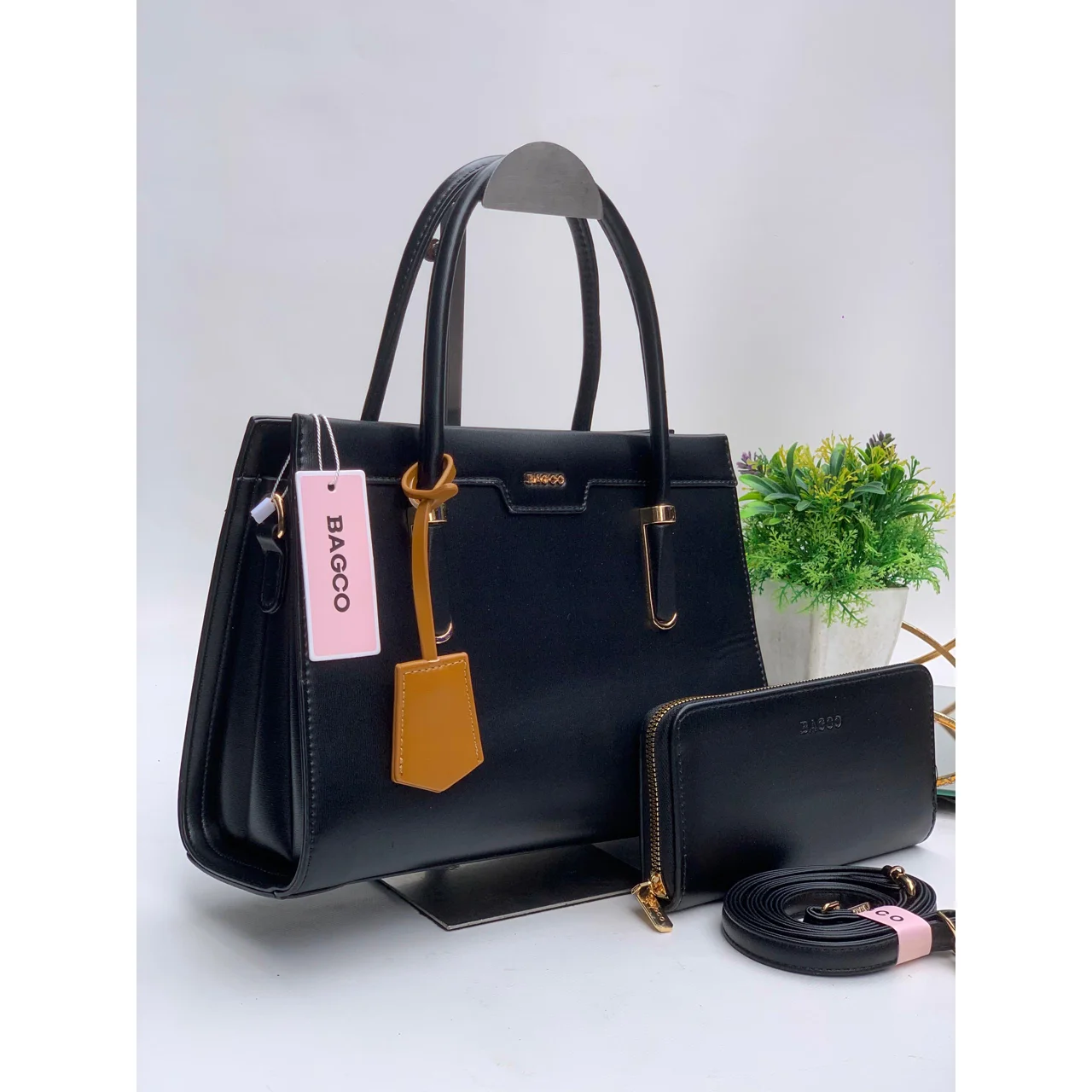 _Chic Women's Handbag (Stylish, Sophisticated, Long-lasting, Trendy)
