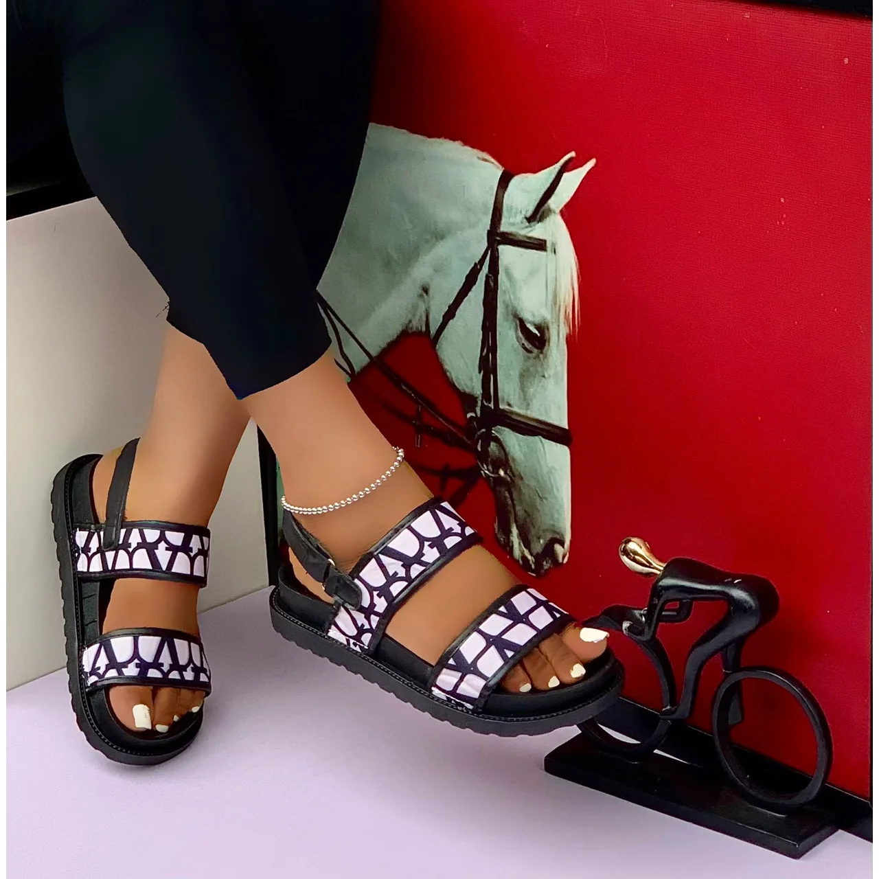 _Chic Women's Sandals (Durable, Fashion-Forward, Elegant, Stylish)