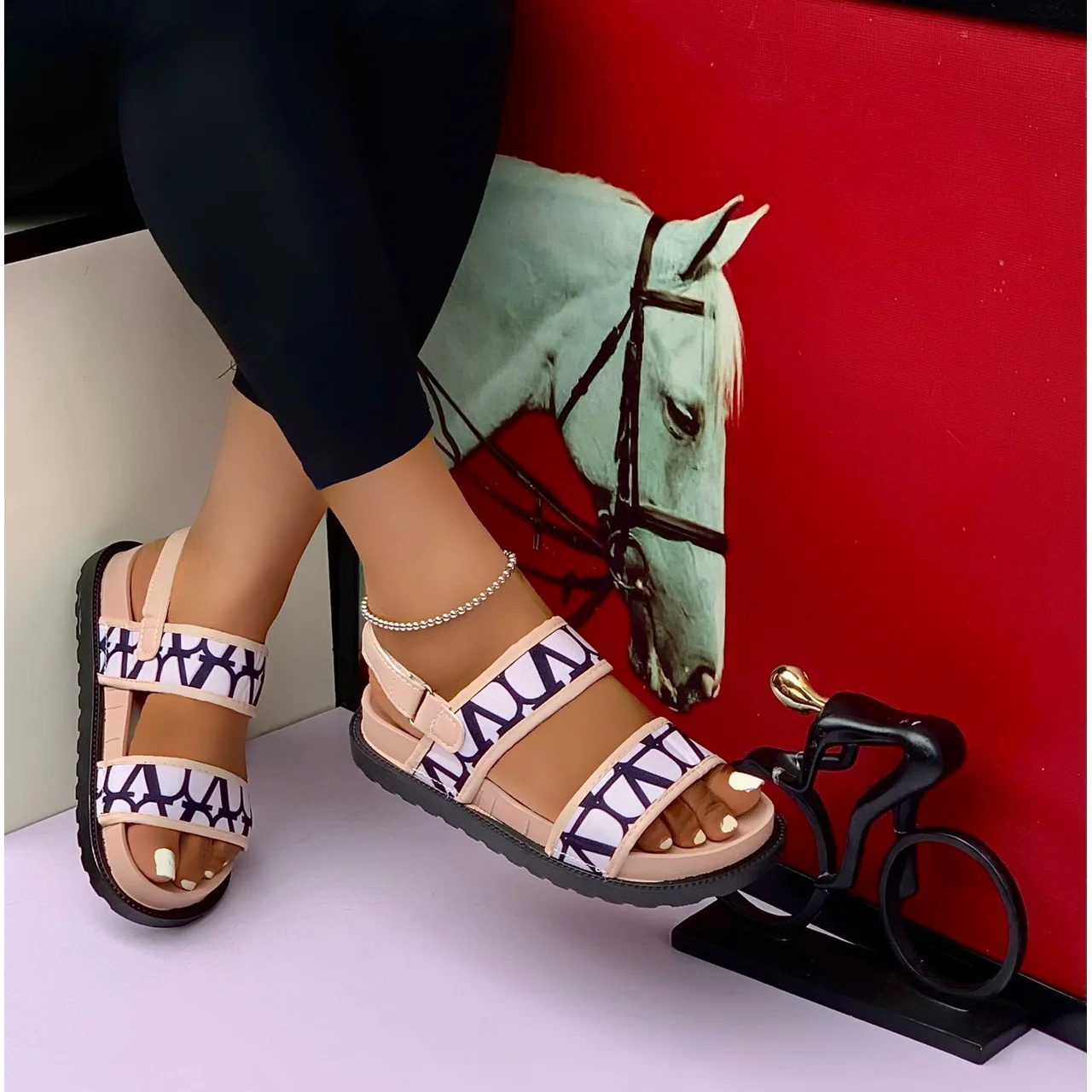 _Chic Women's Sandals (Durable, Fashion-Forward, Elegant, Stylish)