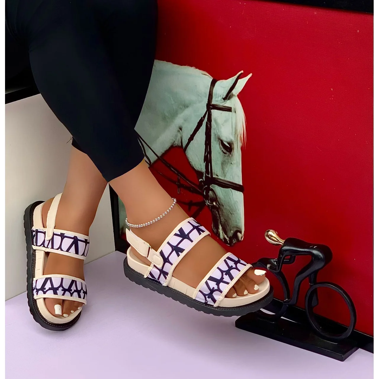 _Chic Women's Sandals (Durable, Fashion-Forward, Elegant, Stylish)