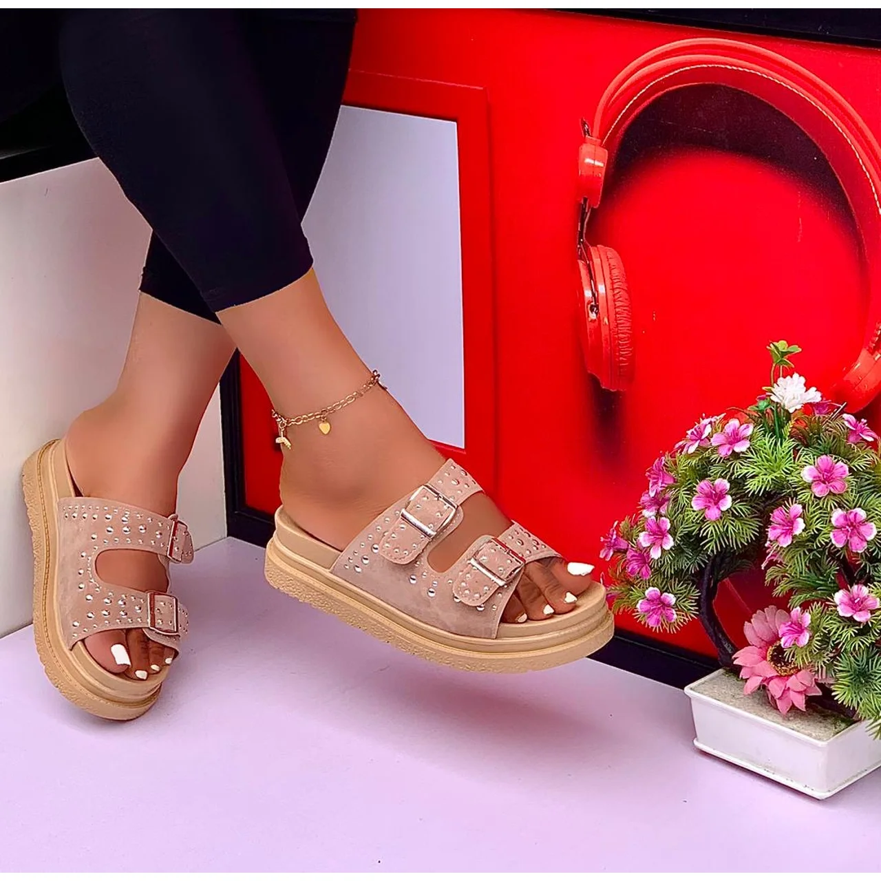 _Chic Women's Slippers (Durable, Fashion-Forward, Elegant, Stylish)