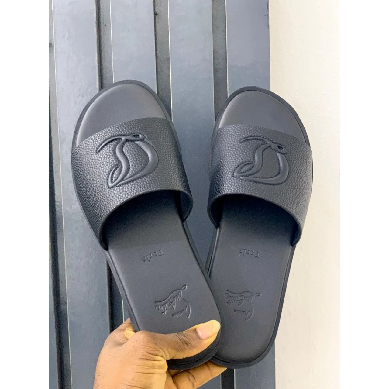 _Chic Women's Slippers (Stylish, Premium Leather, Sophisticated, Fashion-Forward)