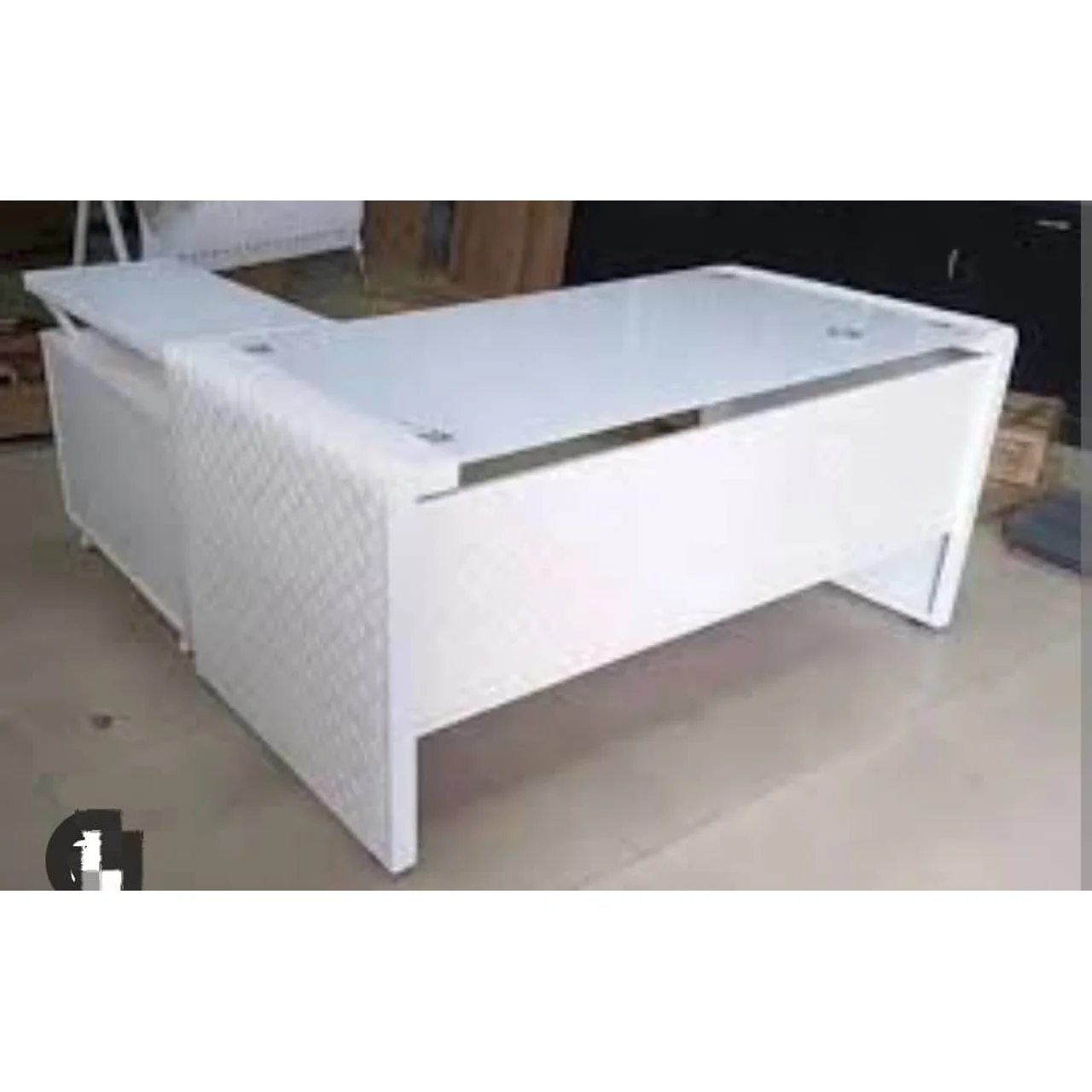 _Distinctive Executive Desk (Chic, Elegant, Exceptional Atmosphere, Long-lasting)