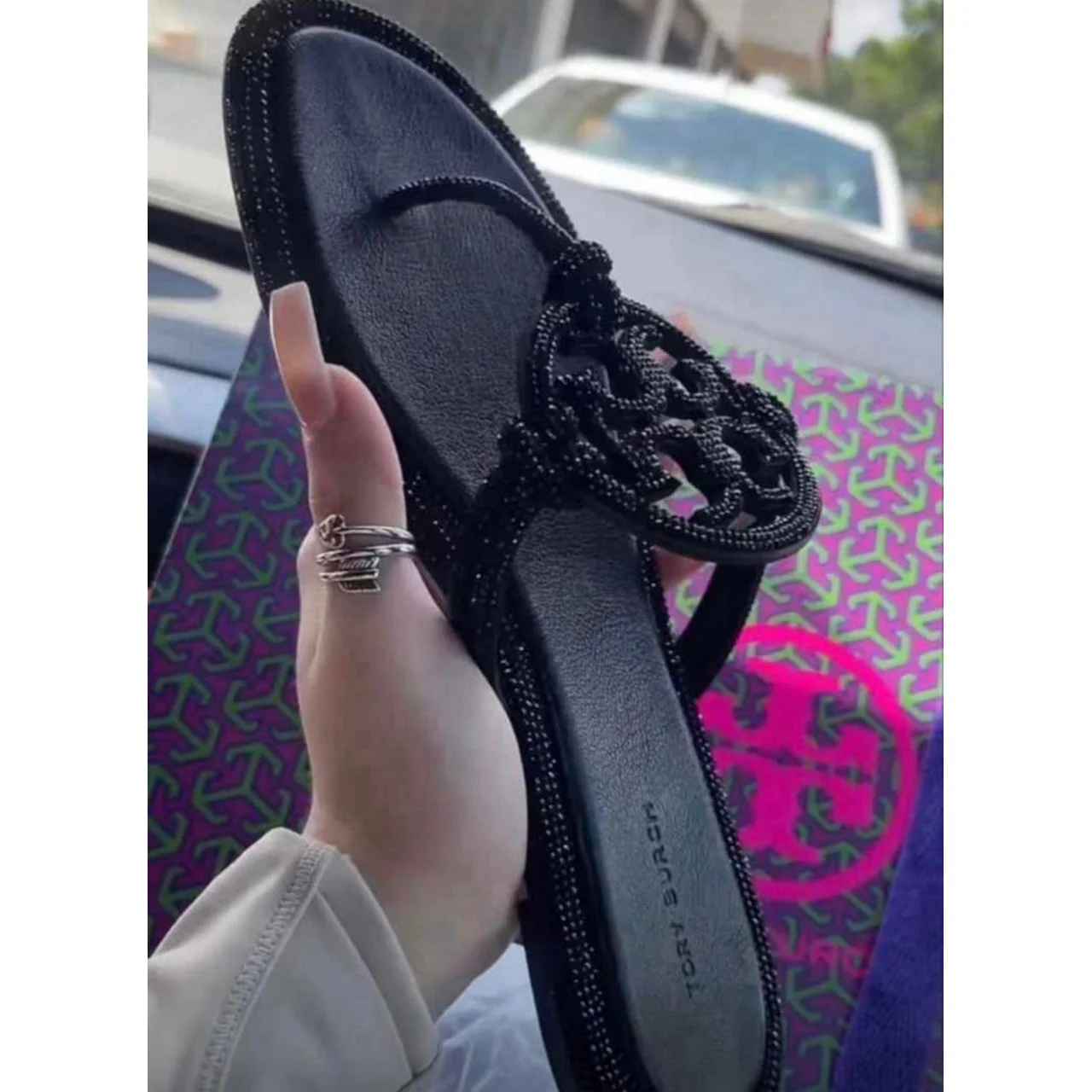 _Elegant and Stylish Durable Women's Slippers (Trendy, Fashion-Forward, Classy)