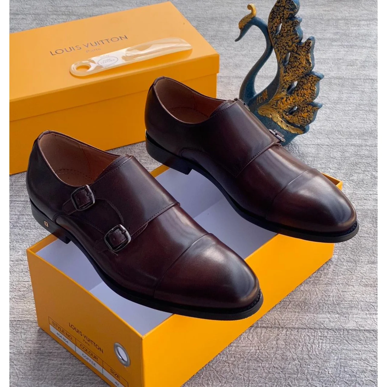 _Elegant Men's Footwear (Chic, Fashionable, Sophisticated, Stylish, Long-lasting)