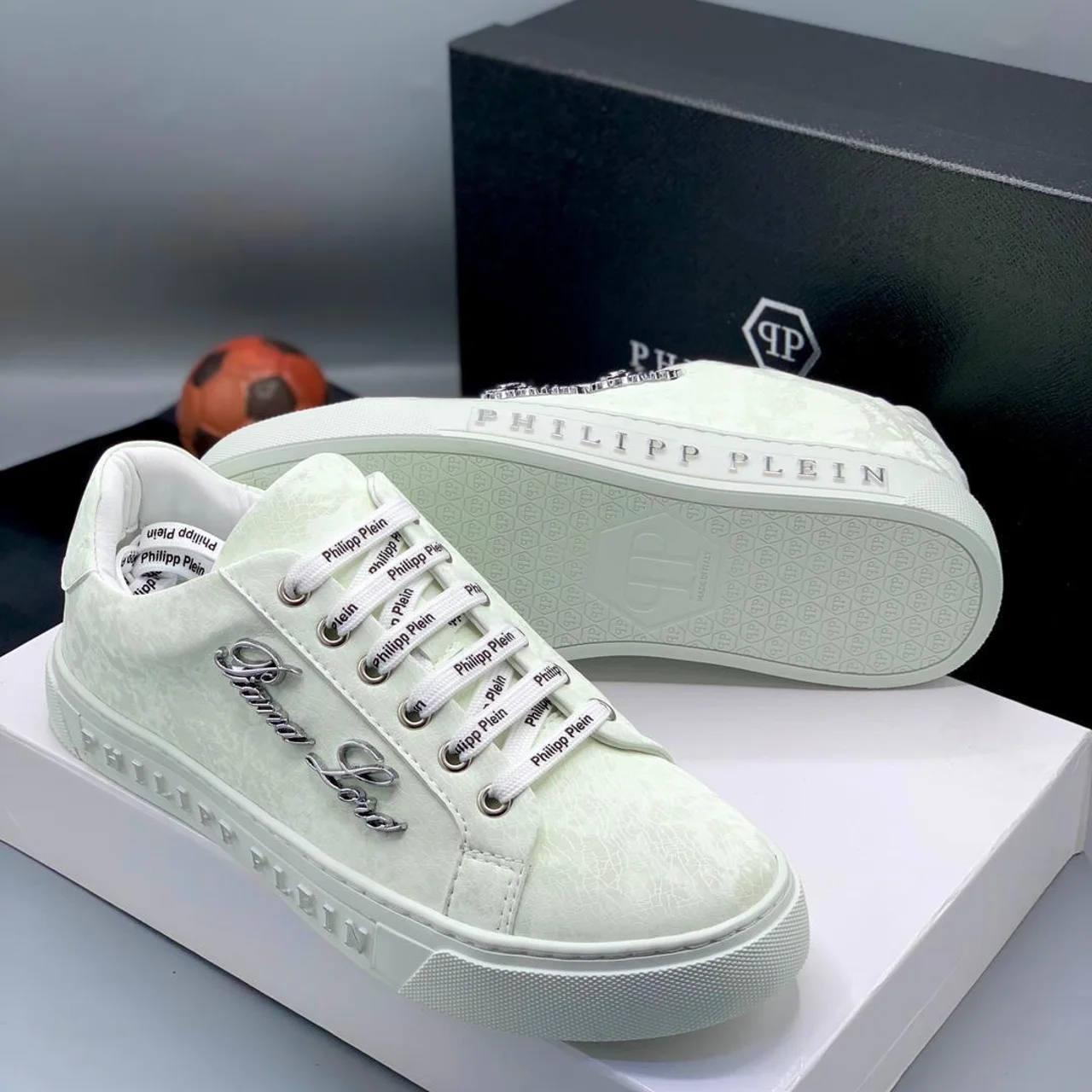 _Elegant Men's Sneakers (Chic, Classy, Stylish, Durable, Sophisticated)