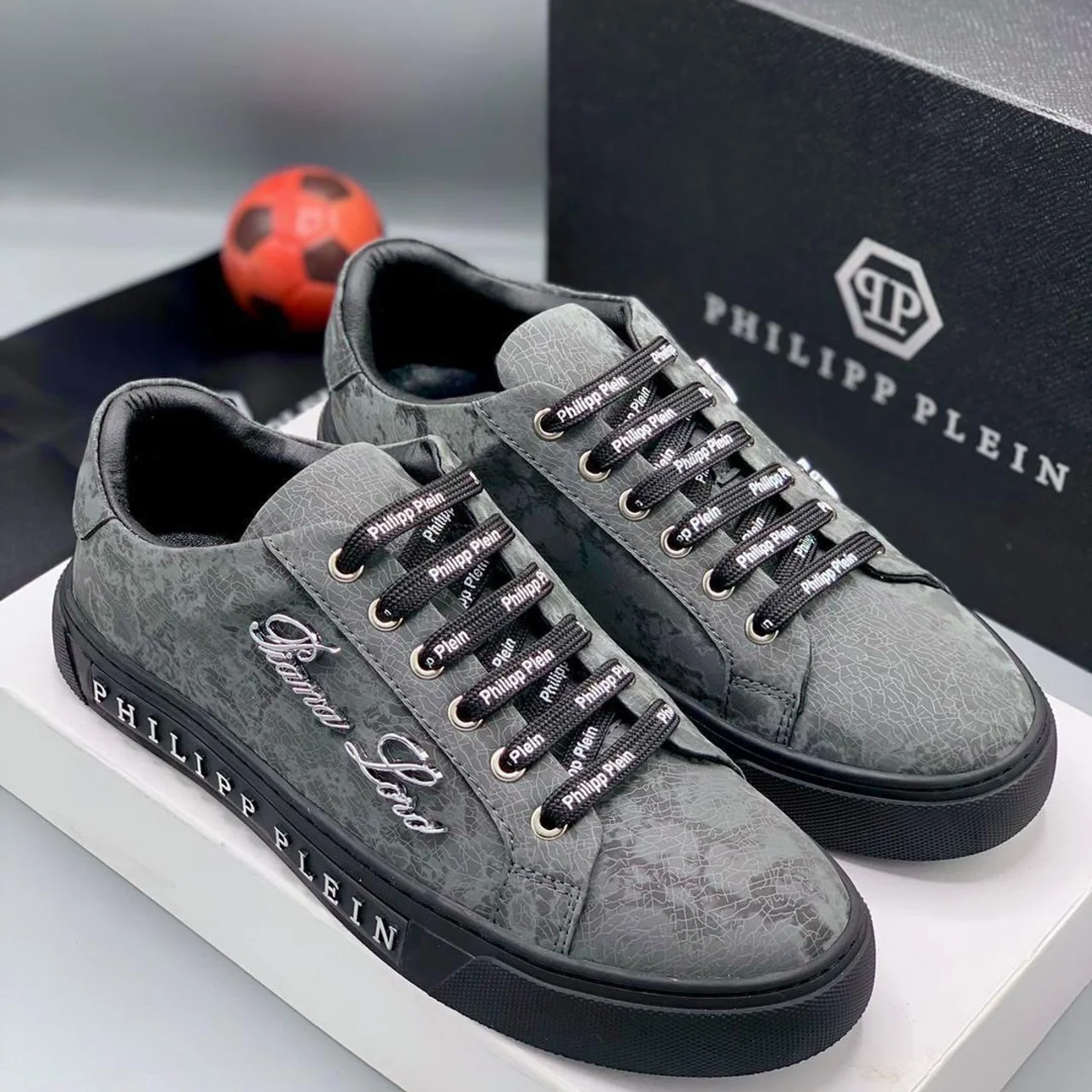 _Elegant Men's Sneakers (Chic, Classy, Stylish, Durable, Sophisticated)