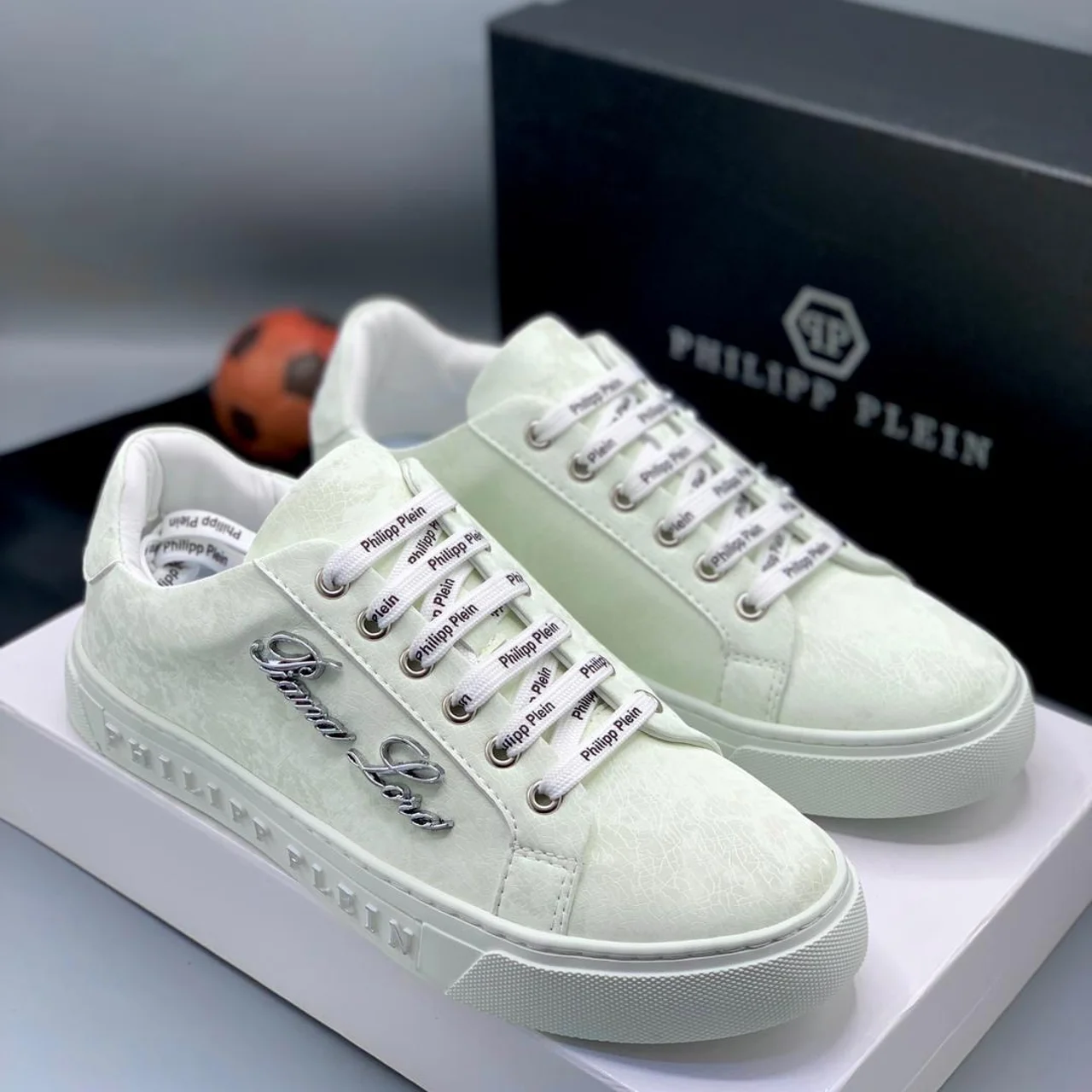 _Elegant Men's Sneakers (Chic, Classy, Stylish, Durable, Sophisticated)