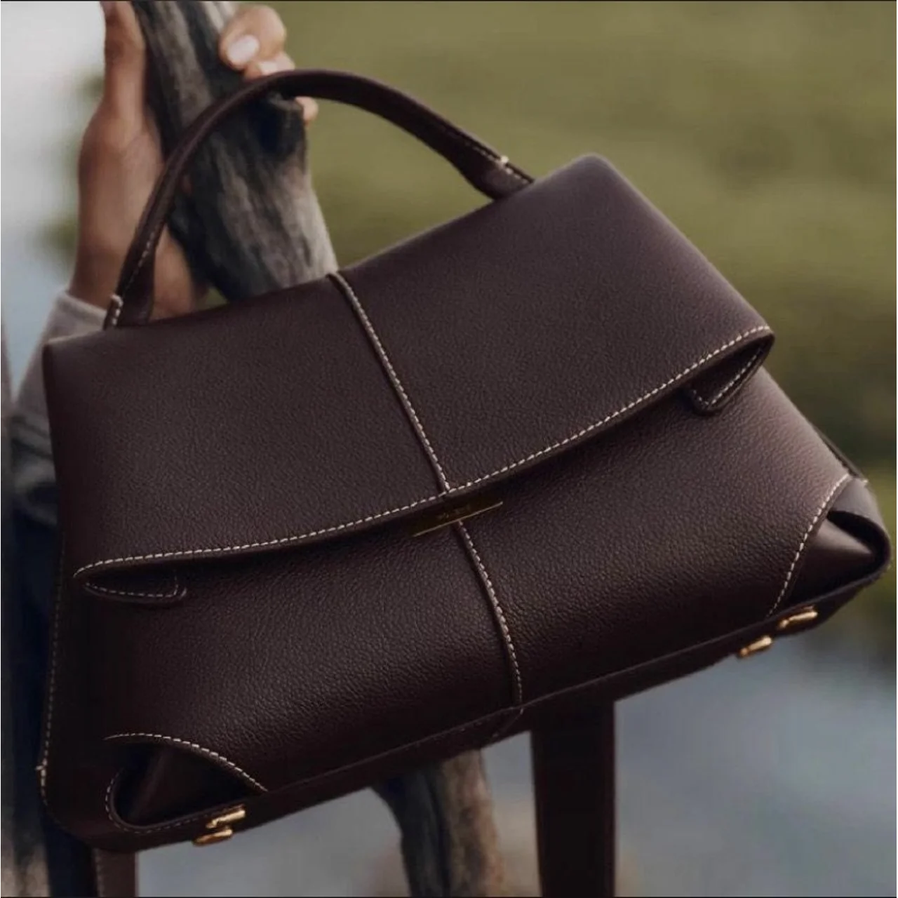 _Elegant Women's Handbag - Stylish, Durable, and High-Quality Classy Accessory