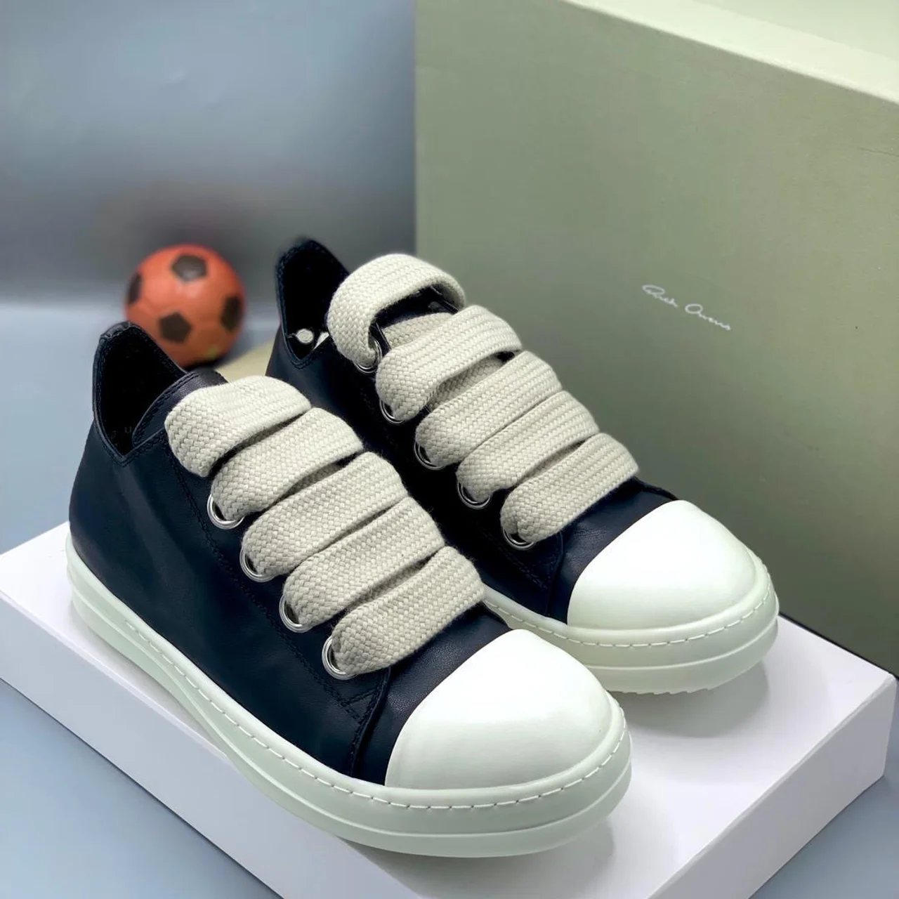 _High-End Men's Sneakers (Stylish, Elegant, Fashion-Forward, Durable)