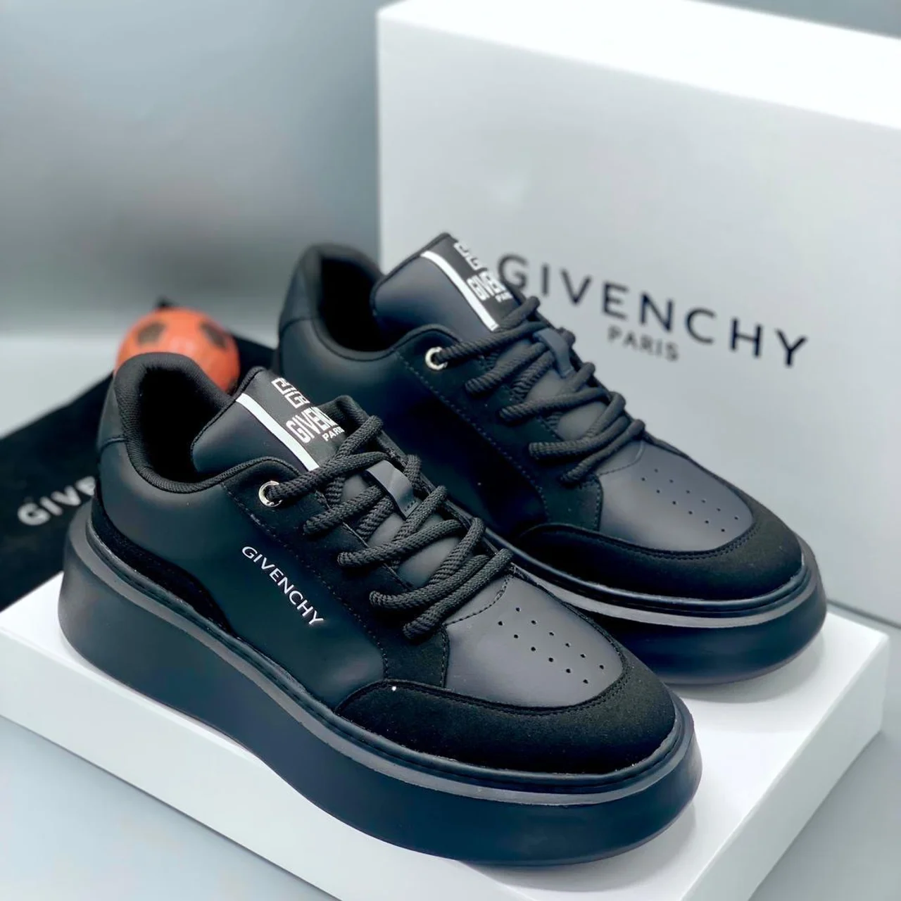 _High-Quality Men's Sneakers (Stylish, Elegant, Fashion-Forward)