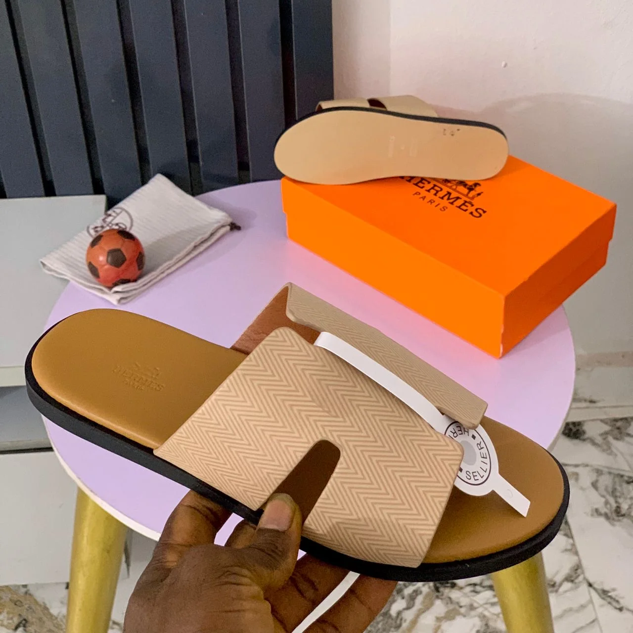 _Men's Hermes Fashionable Slippers (Chic, Elegant, Durable, Trendsetting, Stylish)