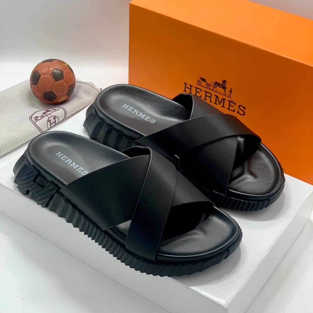 _Men's Slippers (Robust, Fashionable, Sophisticated, Chic)