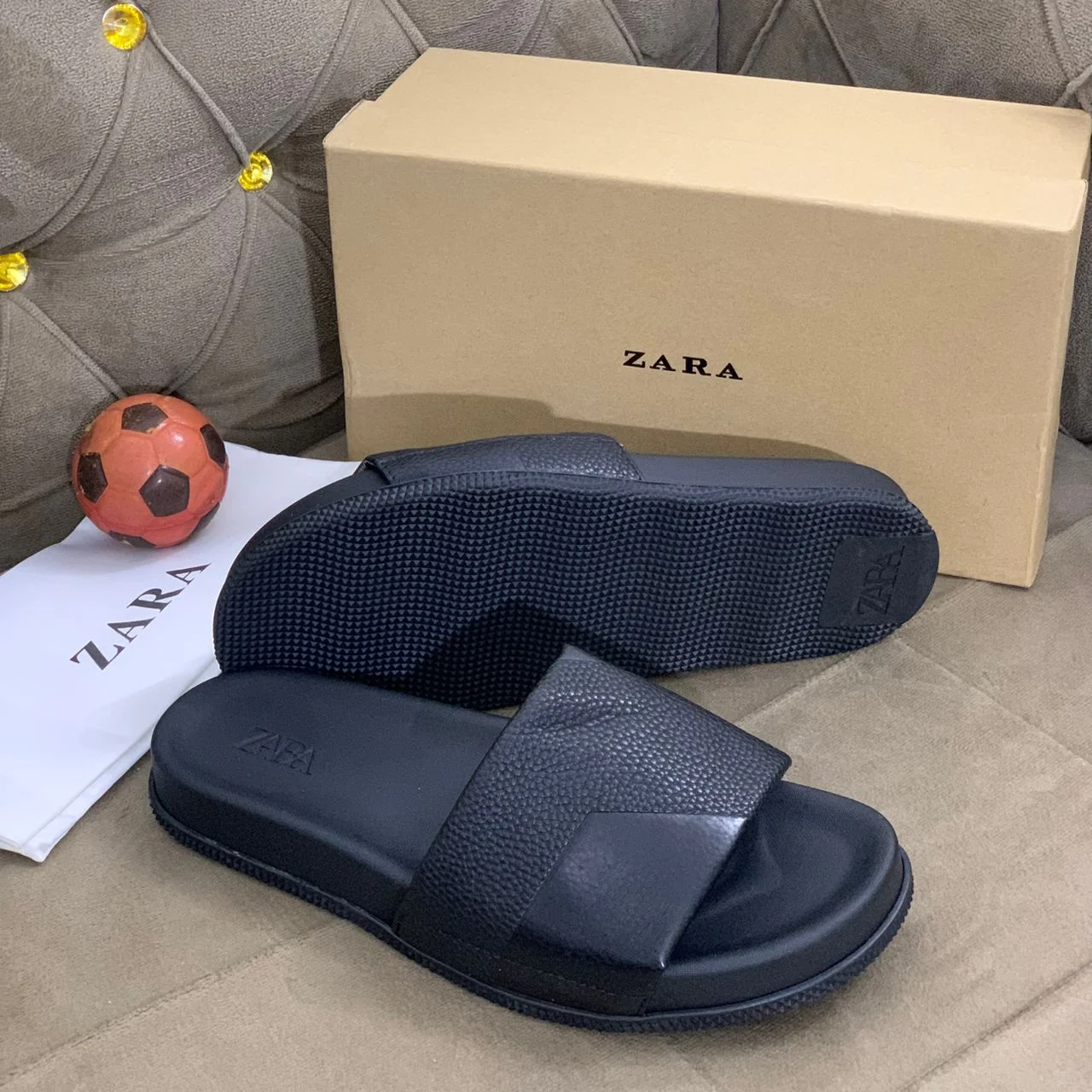 _Men's Sturdy Slippers (Chic, Resilient, Trendy, Sophisticated)