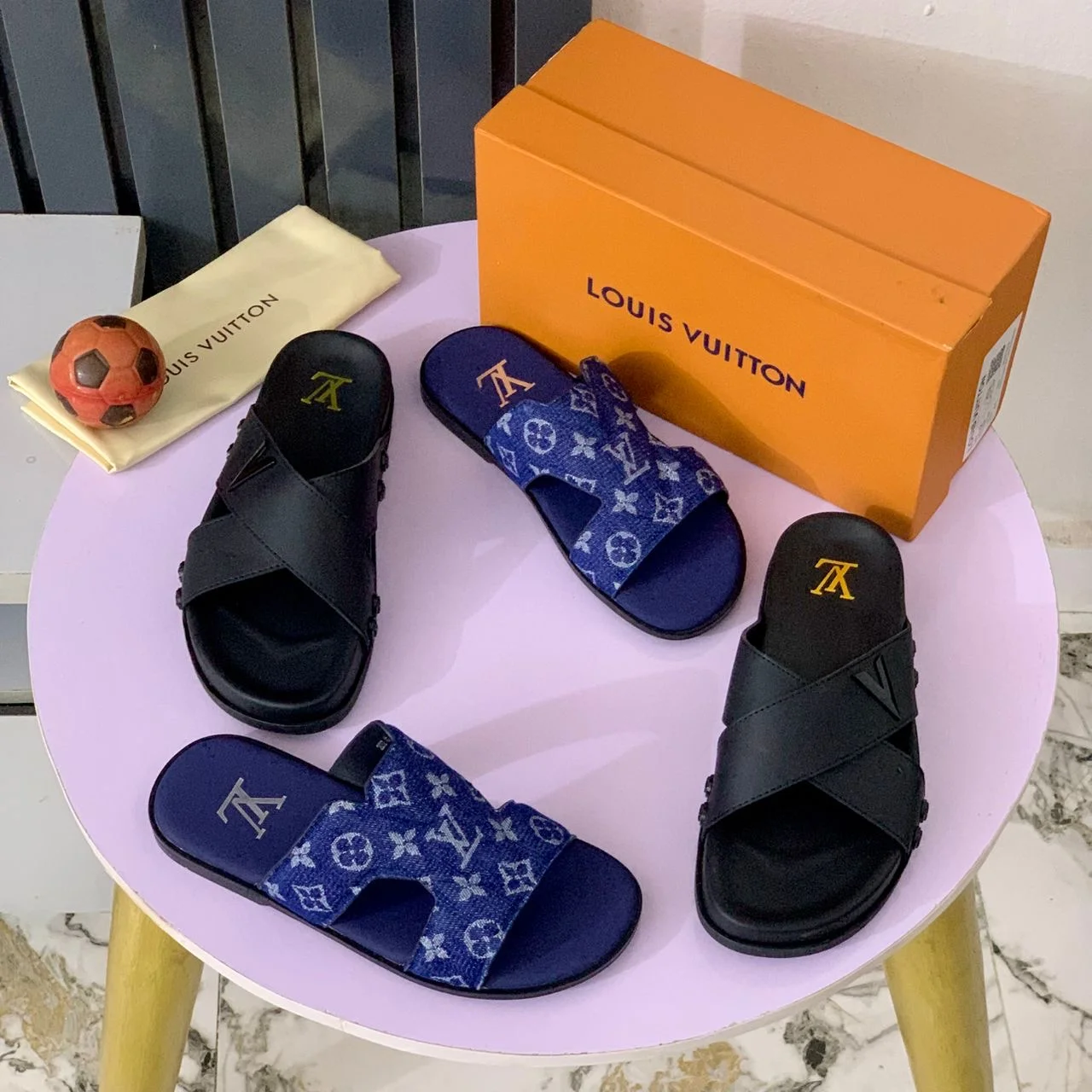 _Men's Sturdy Slippers (Robust, Elegant, Chic, Modern, Fashion-Forward)