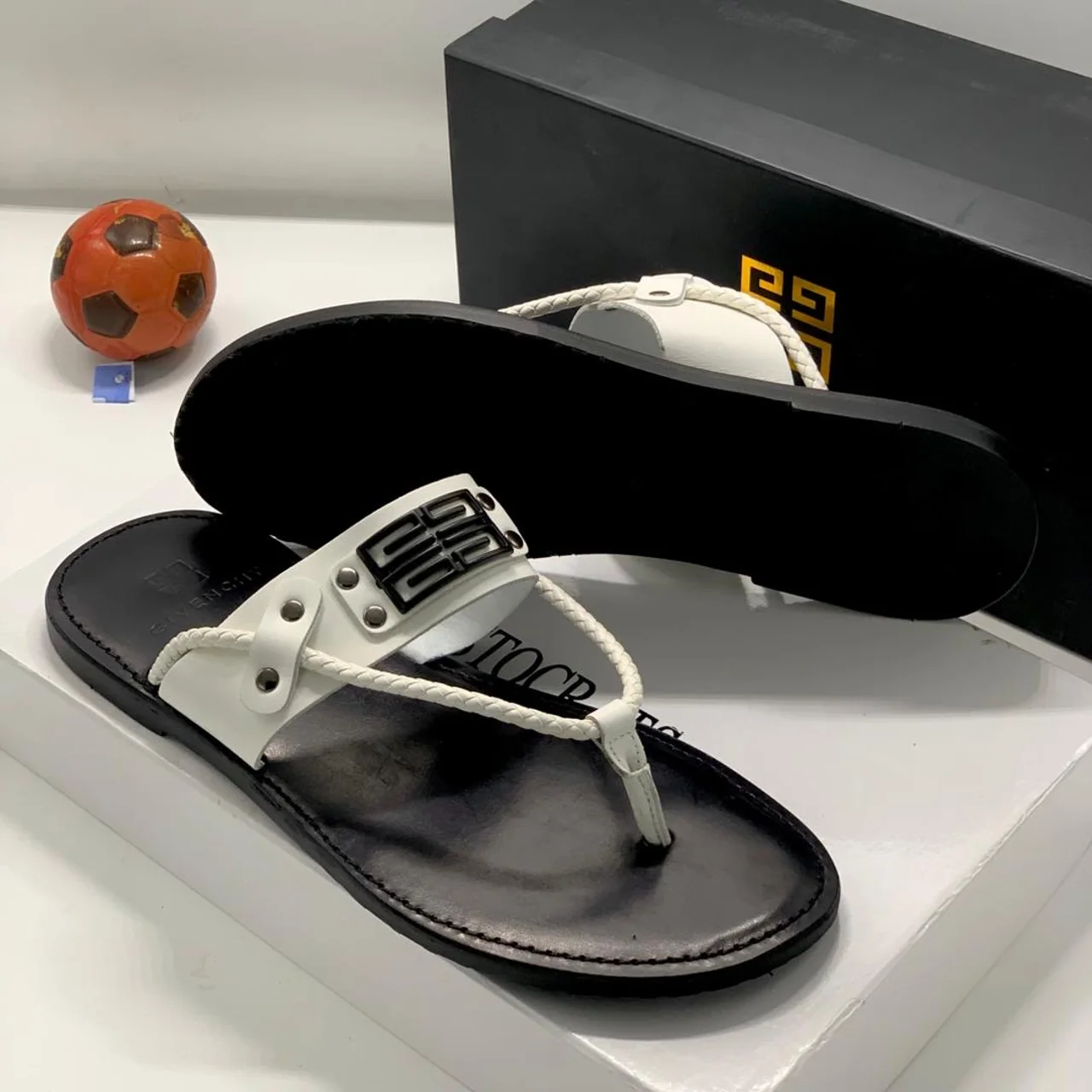 _Men’s Unique Slippers (Premium Quality, Long-lasting, Fashionable, Sophisticated, Chic)