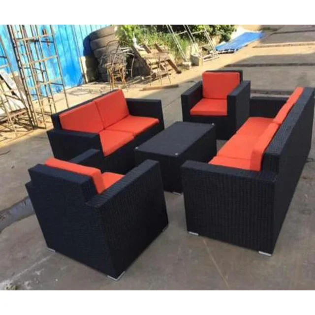_Outdoor Swimming Pool Seating Set: Cushioned Chairs and Table