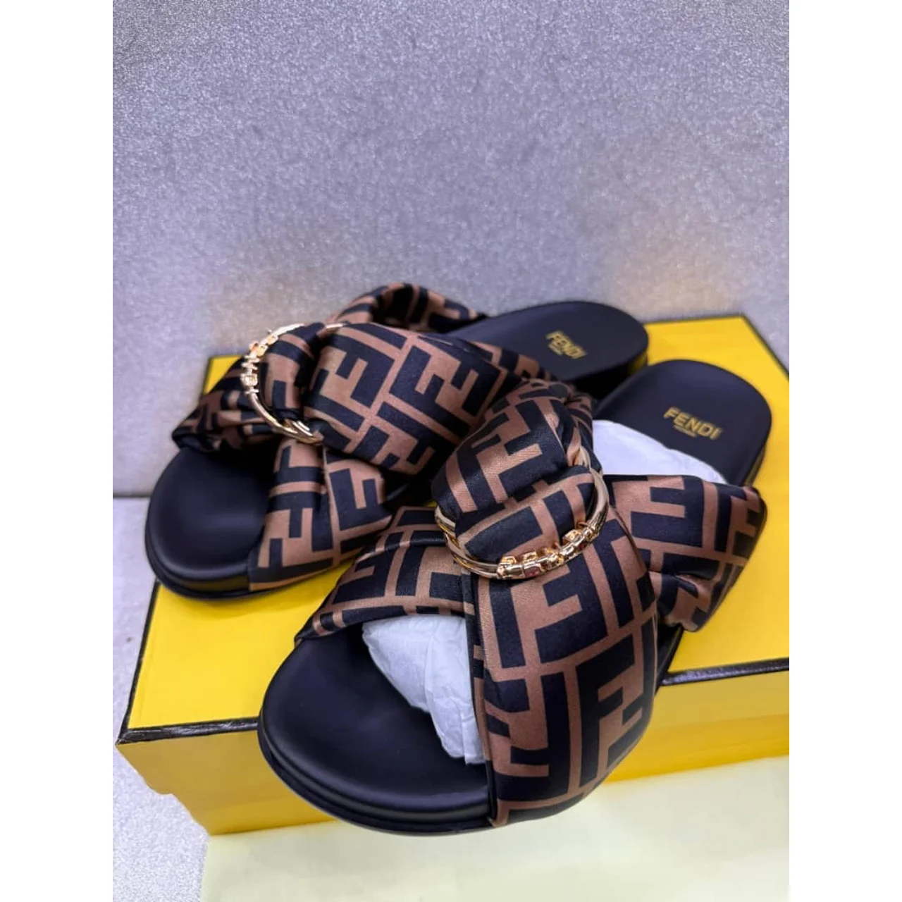 _Premium Fendi Women's Slippers (Elegant, Stylish, Luxurious, Fashion-Forward, Long-lasting)